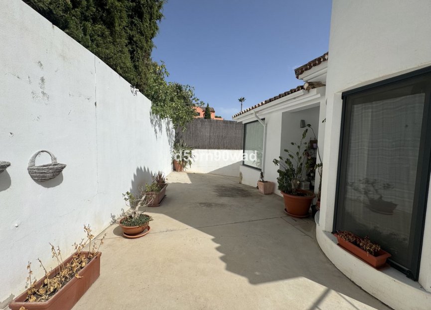 Resale - House - Detached Villa - Estepona - Estepona Centro