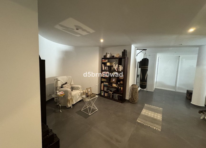 Resale - House - Detached Villa - Estepona - Estepona Centro