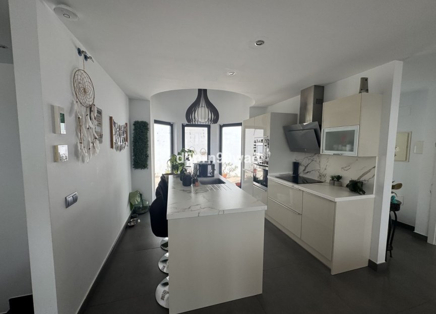 Resale - House - Detached Villa - Estepona - Estepona Centro