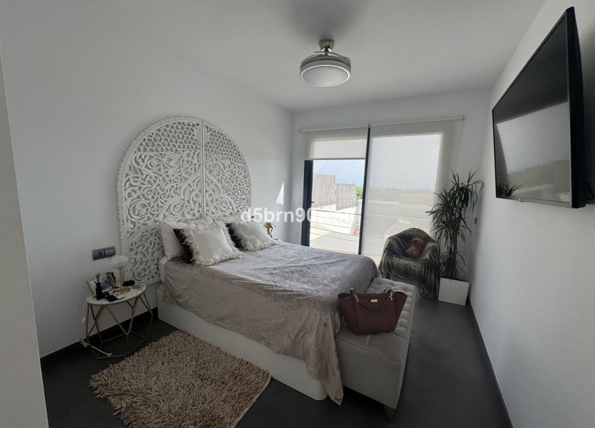 Resale - House - Detached Villa - Estepona - Estepona Centro