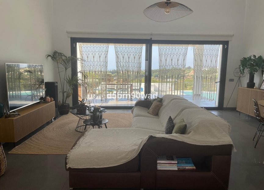 Resale - House - Detached Villa - Estepona - Estepona Centro