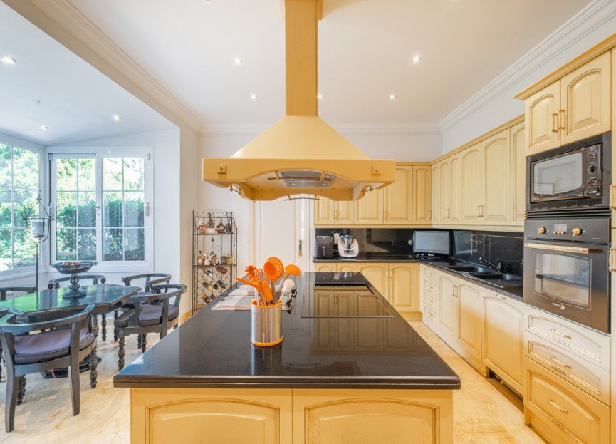 Reventa - House - Detached Villa - Benahavís - Benahavís Centro