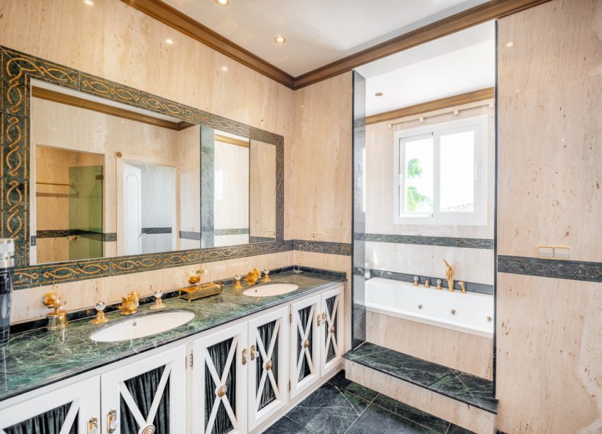 Reventa - House - Detached Villa - Benahavís - Benahavís Centro