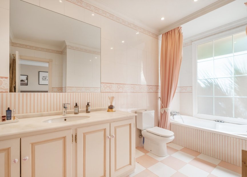 Reventa - House - Detached Villa - Benahavís - Benahavís Centro