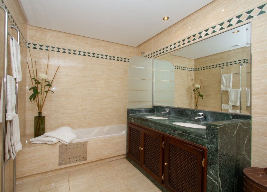 Resale - Ground floor apartment - Marbella - La Mairena