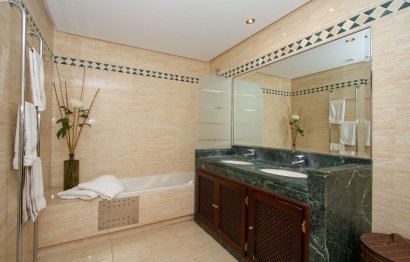 Resale - Ground floor apartment - Marbella - La Mairena