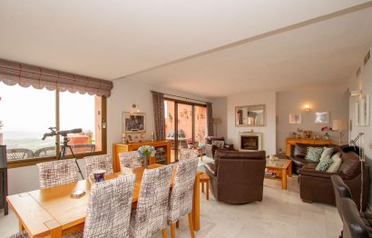 Resale - Apartment - Middle Floor Apartment - Marbella - La Mairena