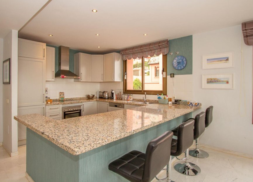 Resale - Apartment - Middle Floor Apartment - Marbella - La Mairena