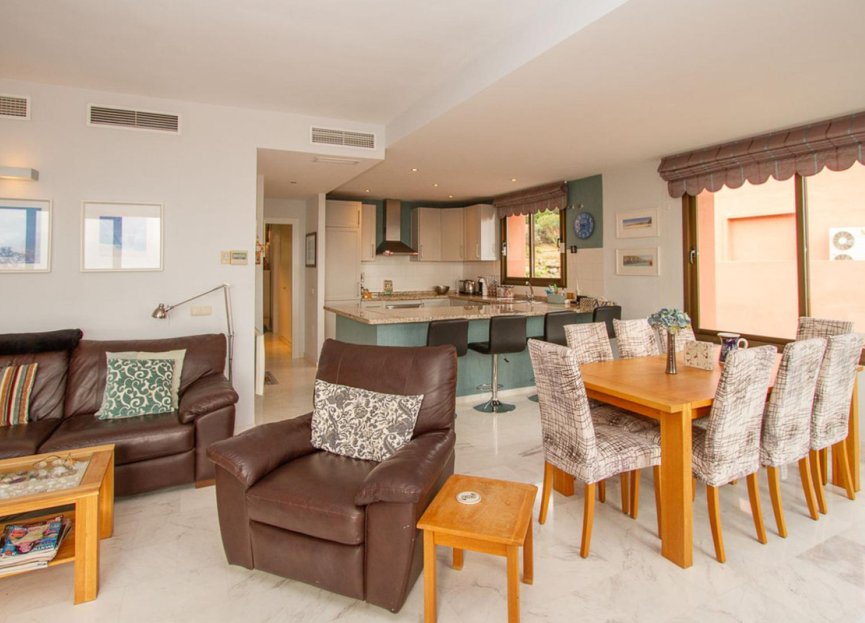 Resale - Apartment - Middle Floor Apartment - Marbella - La Mairena