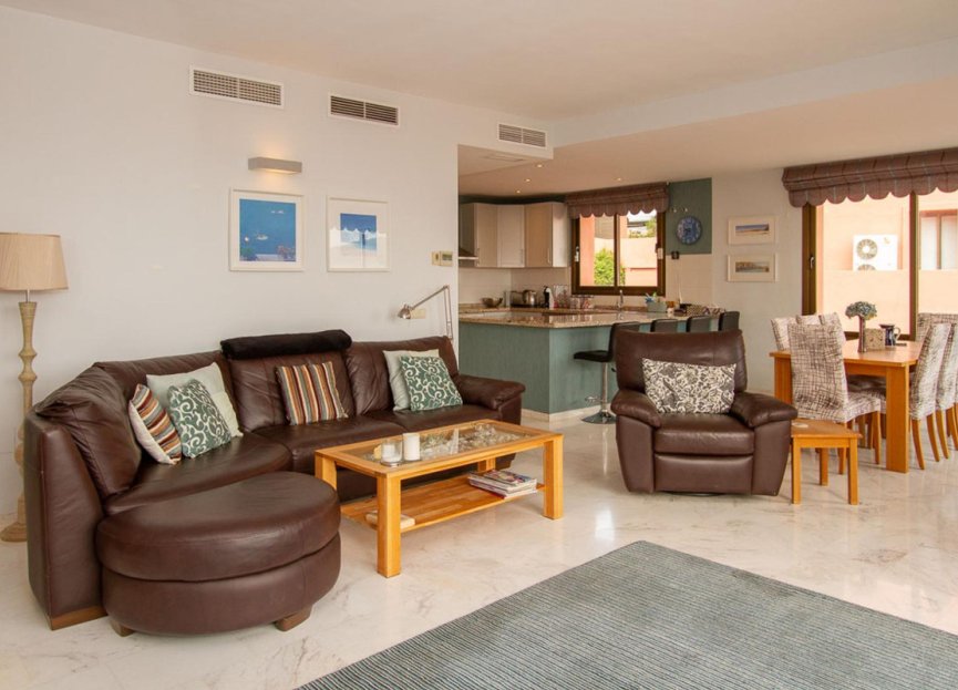 Resale - Apartment - Middle Floor Apartment - Marbella - La Mairena