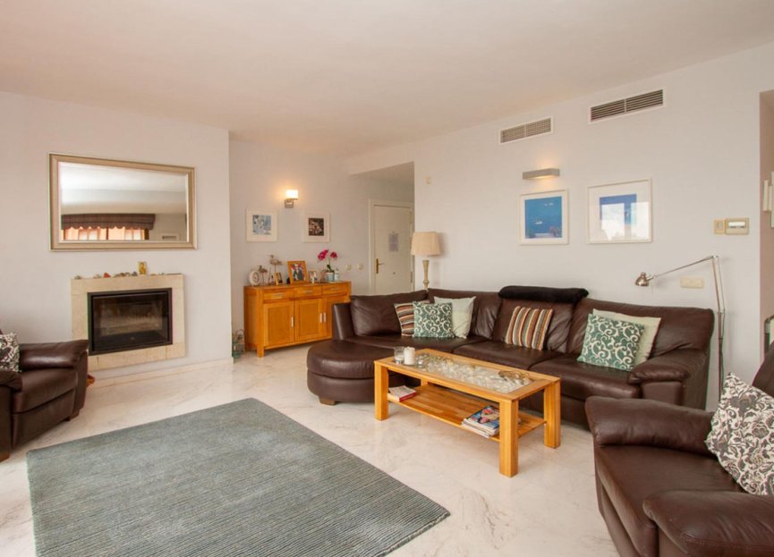 Resale - Apartment - Middle Floor Apartment - Marbella - La Mairena