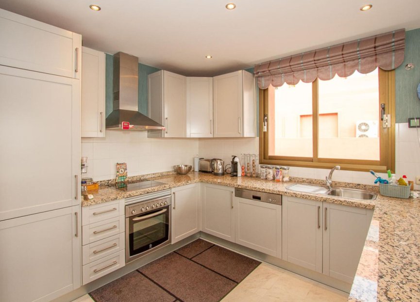 Resale - Apartment - Middle Floor Apartment - Marbella - La Mairena