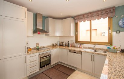 Resale - Apartment - Middle Floor Apartment - Marbella - La Mairena