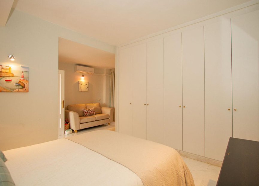 Resale - Apartment - Middle Floor Apartment - Marbella - La Mairena