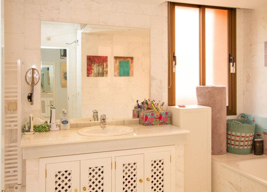 Resale - Apartment - Middle Floor Apartment - Marbella - La Mairena