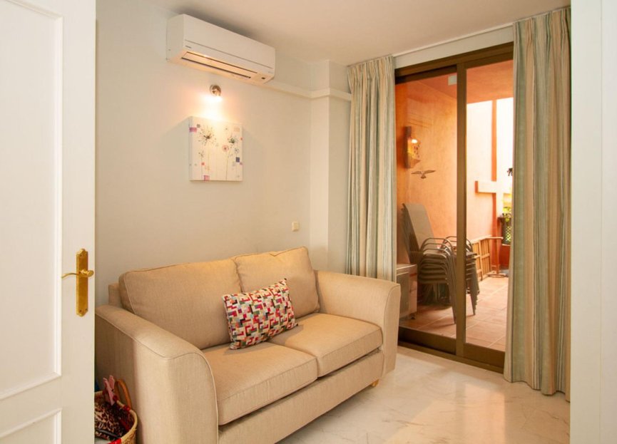 Resale - Apartment - Middle Floor Apartment - Marbella - La Mairena