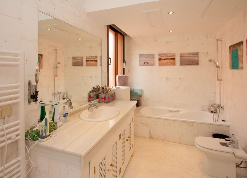 Resale - Apartment - Middle Floor Apartment - Marbella - La Mairena