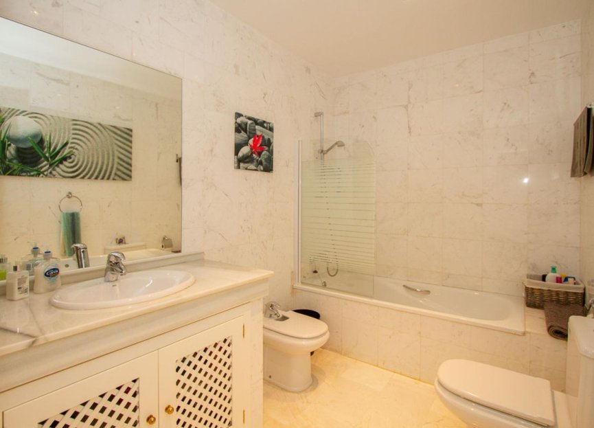 Resale - Apartment - Middle Floor Apartment - Marbella - La Mairena