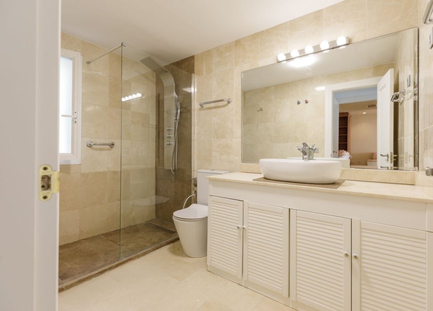 Resale - Apartment - Middle Floor Apartment - Benahavís - La Quinta