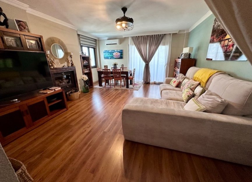 Resale - Apartment - Top Floor Apartment - Estepona - Estepona Centro