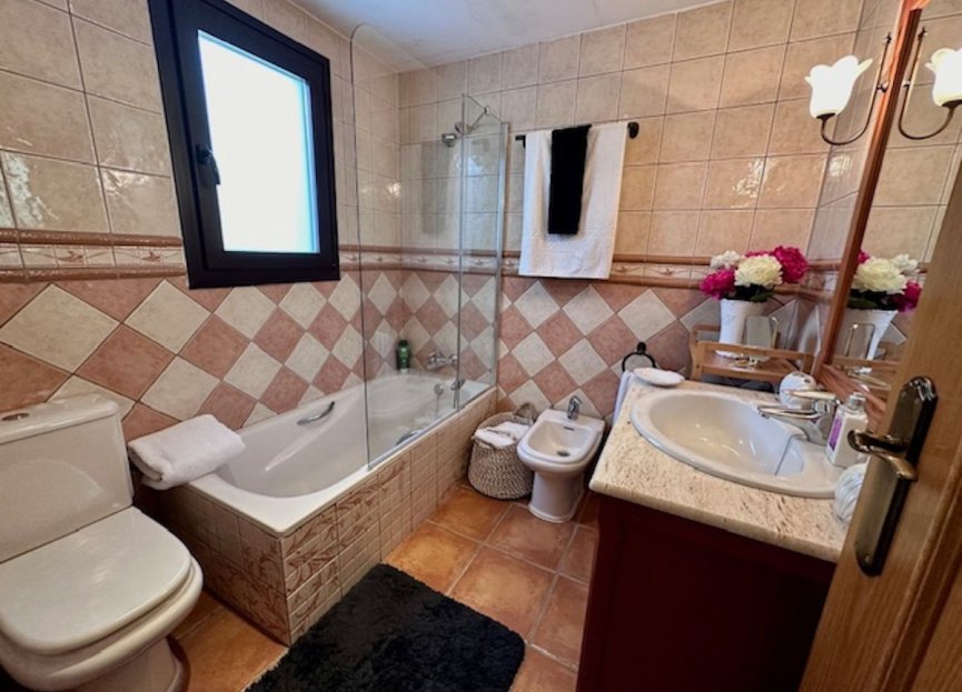 Resale - Apartment - Top Floor Apartment - Estepona - Estepona Centro