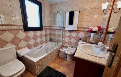 Resale - Apartment - Top Floor Apartment - Estepona - Estepona Centro