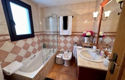 Resale - Apartment - Top Floor Apartment - Estepona - Estepona Centro