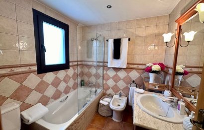 Resale - Apartment - Top Floor Apartment - Estepona - Estepona Centro