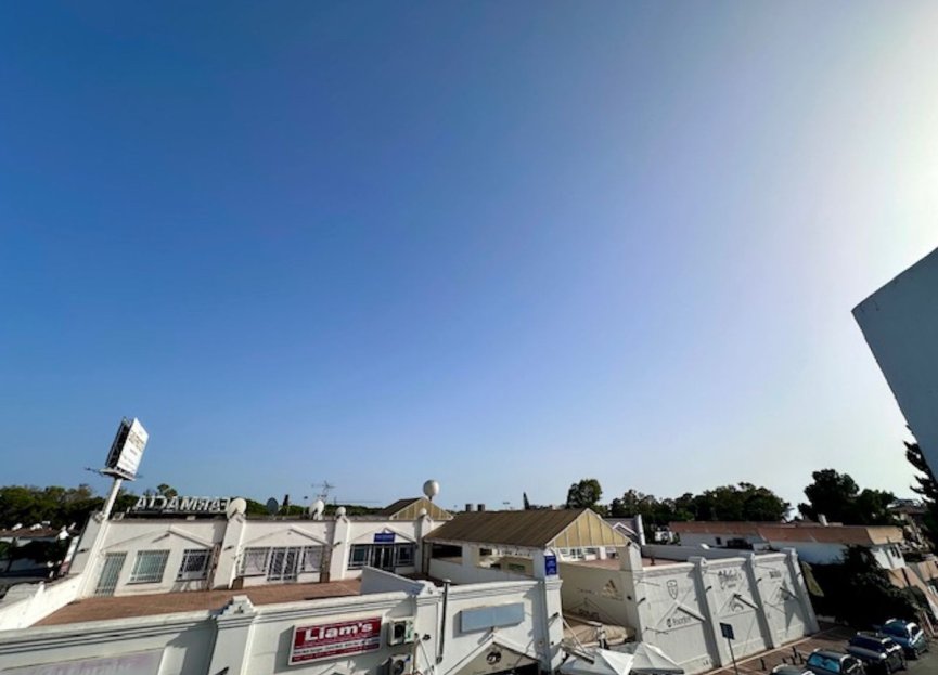 Resale - Apartment - Top Floor Apartment - Estepona - Estepona Centro