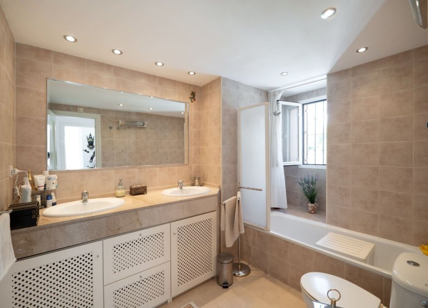 Resale - House - Townhouse - Casares - Casares Centro