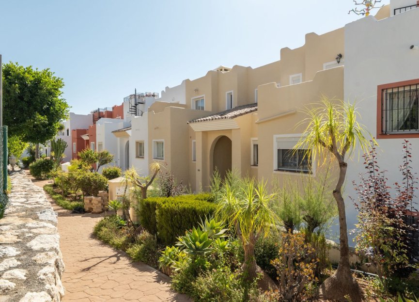 Resale - House - Townhouse - Casares - Casares Centro