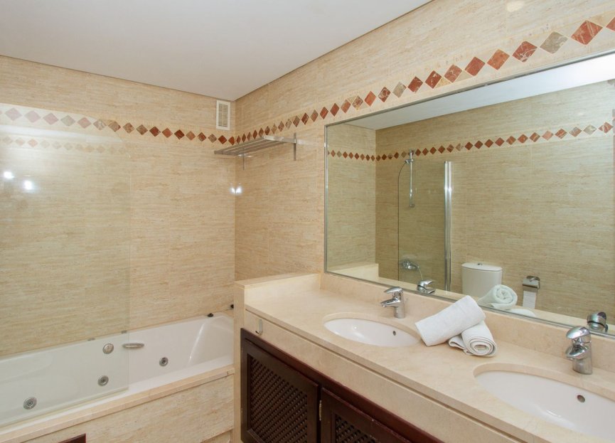 Resale - Ground floor apartment - Marbella - La Mairena