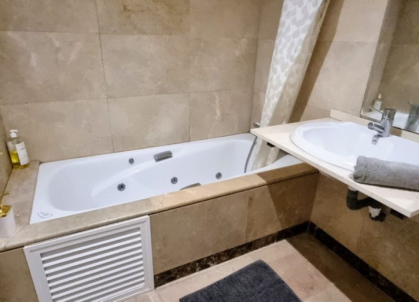 Resale - Apartment - Middle Floor Apartment - Manilva - La Duquesa