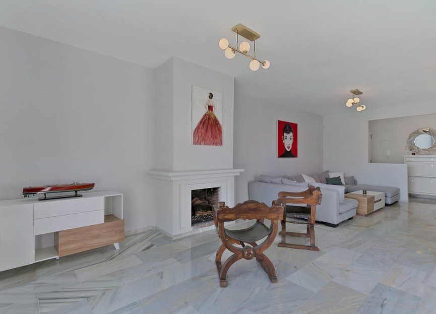 Resale - Apartment - Penthouse - Estepona - Bel Air