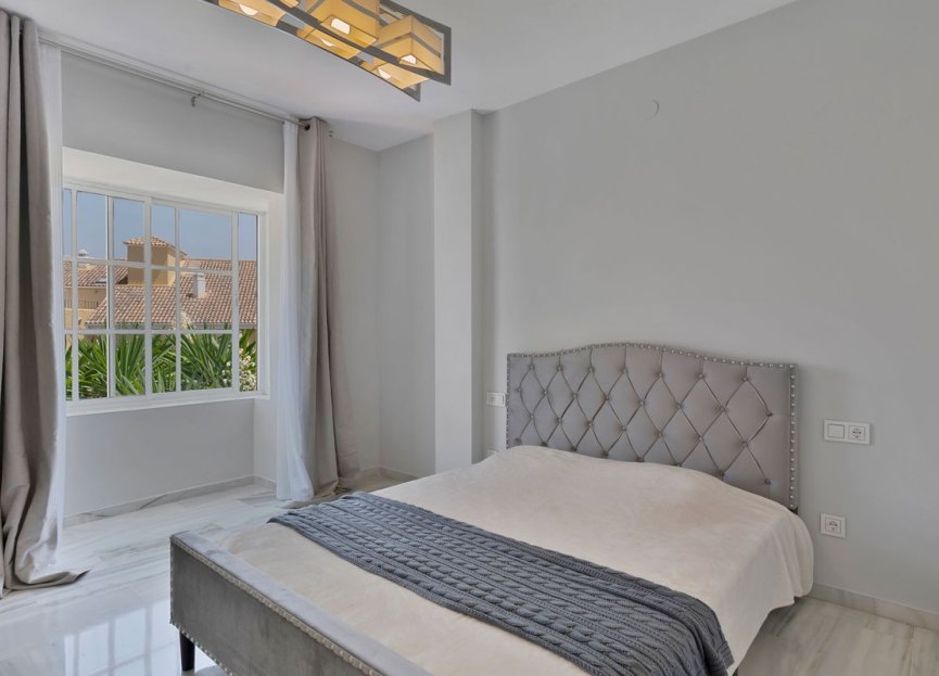 Resale - Apartment - Penthouse - Estepona - Bel Air