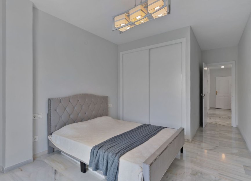 Resale - Apartment - Penthouse - Estepona - Bel Air