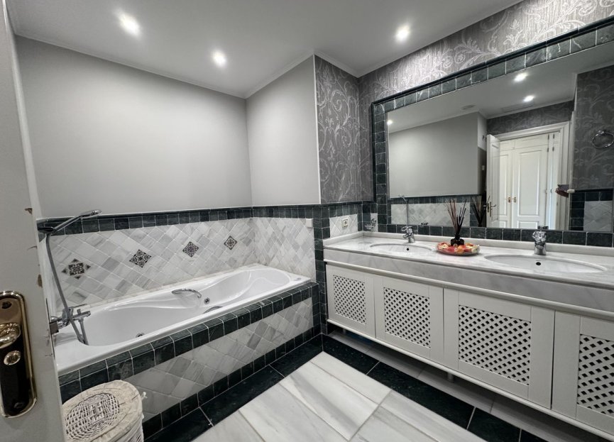 Resale - Apartment - Middle Floor Apartment - Marbella - The Golden Mile