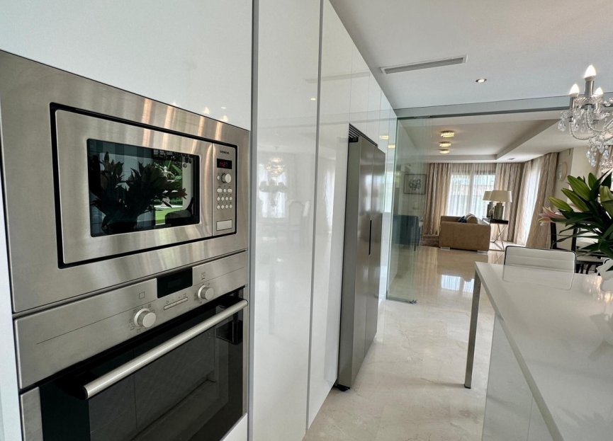 Resale - House - Detached Villa - Marbella - Marbella Centro