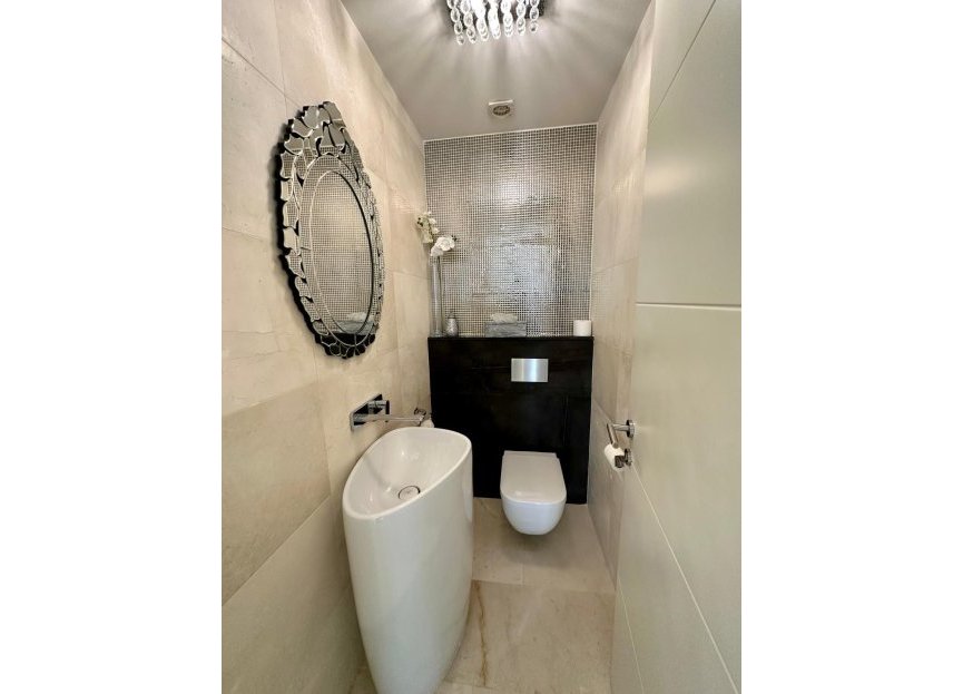 Resale - House - Detached Villa - Marbella - Marbella Centro