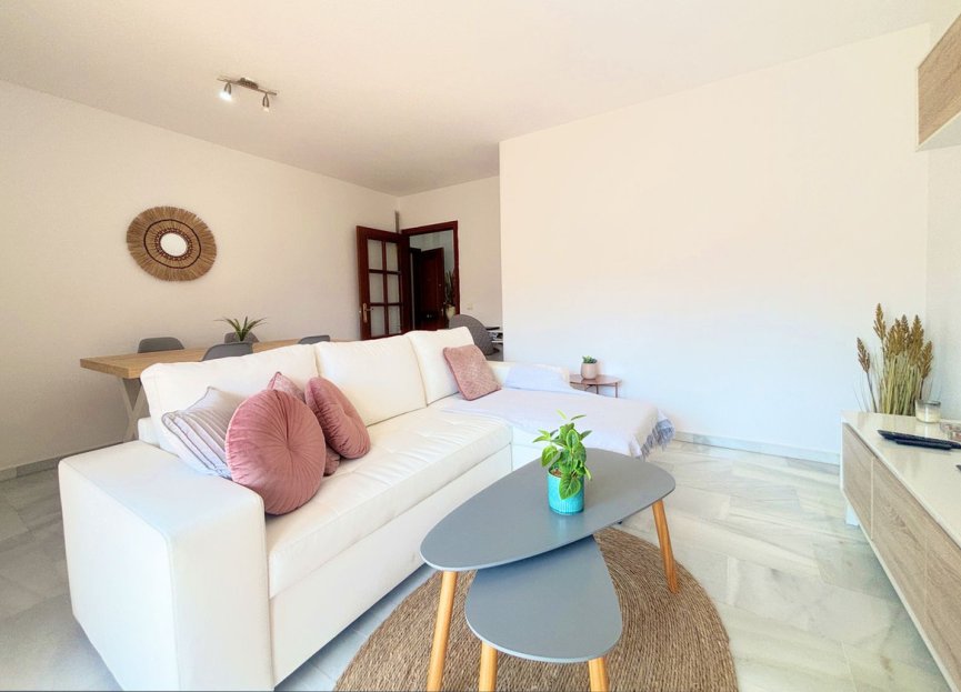 Resale - Apartment - Middle Floor Apartment - Estepona - Estepona Centro