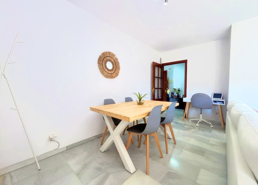 Resale - Apartment - Middle Floor Apartment - Estepona - Estepona Centro