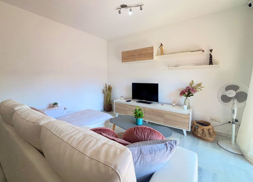 Resale - Apartment - Middle Floor Apartment - Estepona - Estepona Centro