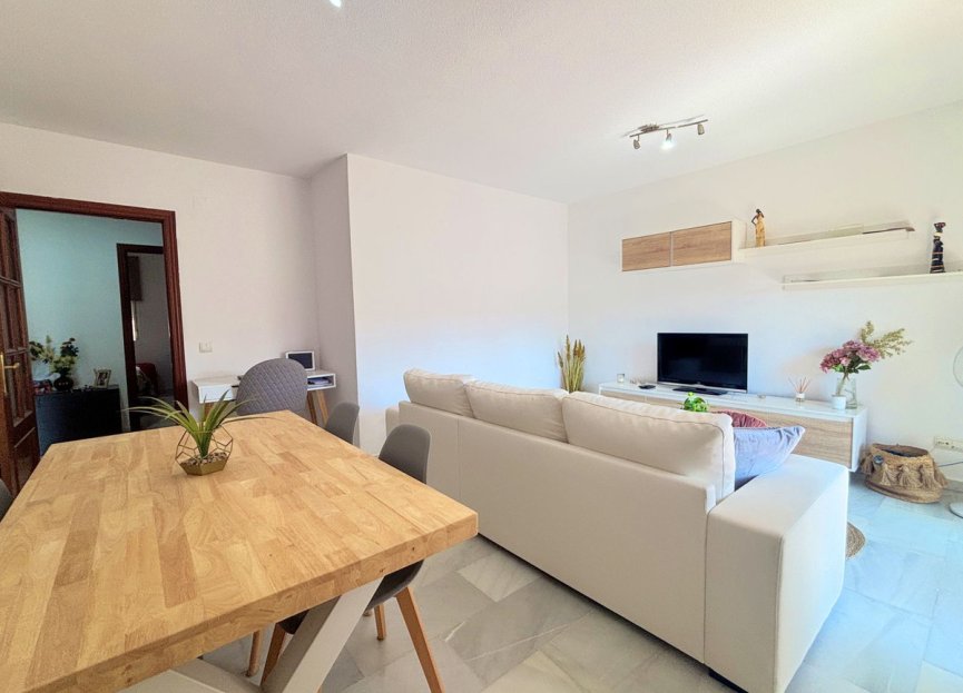 Resale - Apartment - Middle Floor Apartment - Estepona - Estepona Centro