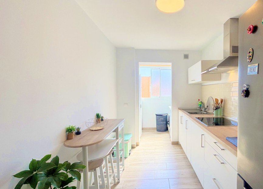 Resale - Apartment - Middle Floor Apartment - Estepona - Estepona Centro