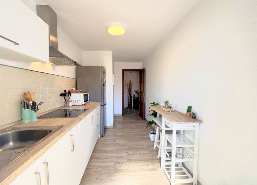 Resale - Apartment - Middle Floor Apartment - Estepona - Estepona Centro