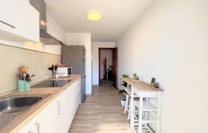 Resale - Apartment - Middle Floor Apartment - Estepona - Estepona Centro