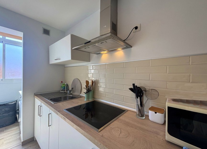 Resale - Apartment - Middle Floor Apartment - Estepona - Estepona Centro