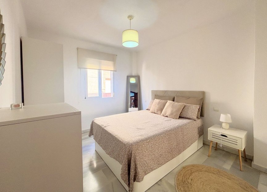 Resale - Apartment - Middle Floor Apartment - Estepona - Estepona Centro