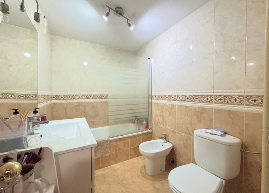 Resale - Apartment - Middle Floor Apartment - Estepona - Estepona Centro