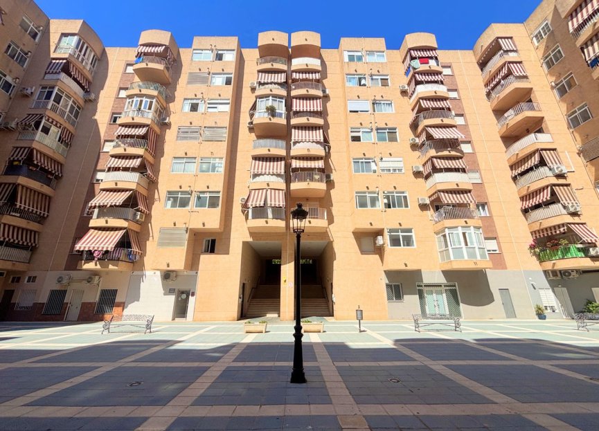 Resale - Apartment - Middle Floor Apartment - Estepona - Estepona Centro